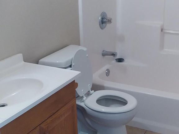 3rd image of 2416 SW G Ave APT 208