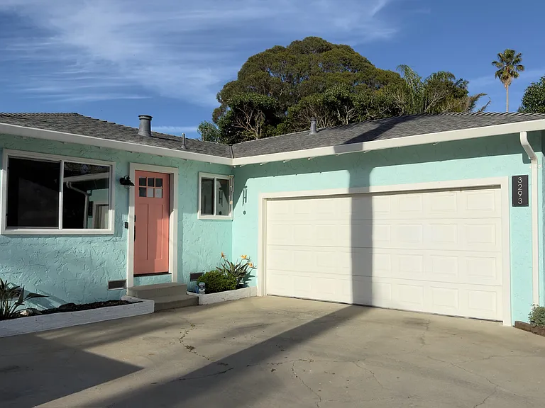 3293 Roland Dr — Photo 1