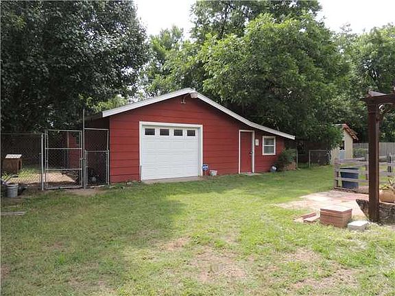 4th image of 1228 N Carol Ln