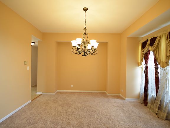 5th image of 161 Rosewood Dr