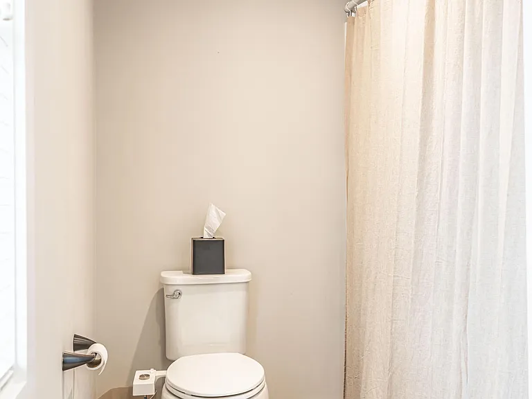 420 Manning Sq — Photo 24