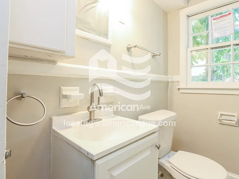 1659191_009_main_bathroom_10.jpg