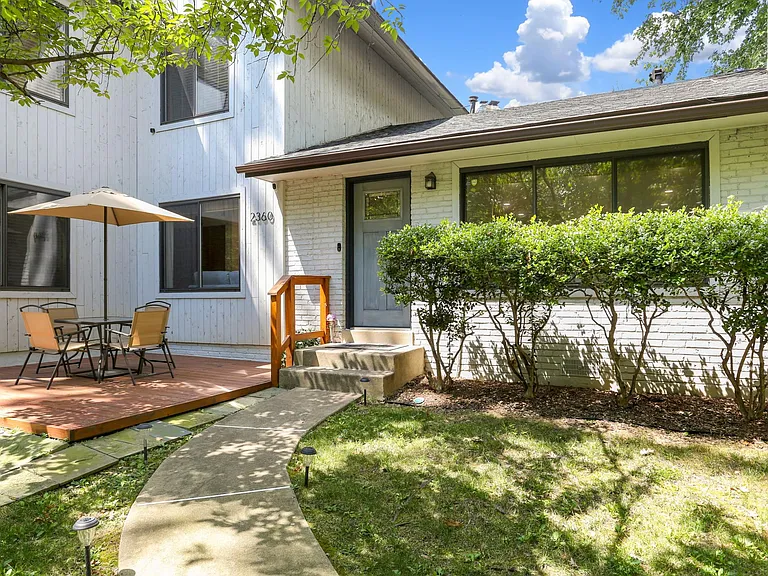 2360 S Arlington Ridge Rd — Photo 20