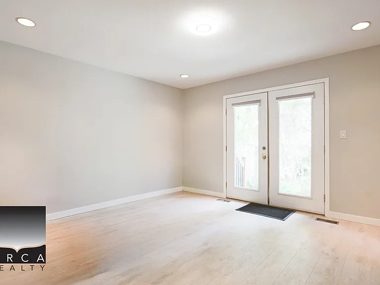 10291 Caithcart Rd — Photo 9