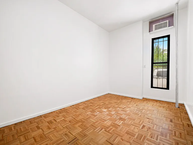 305 E 105th St #1B — Photo 3