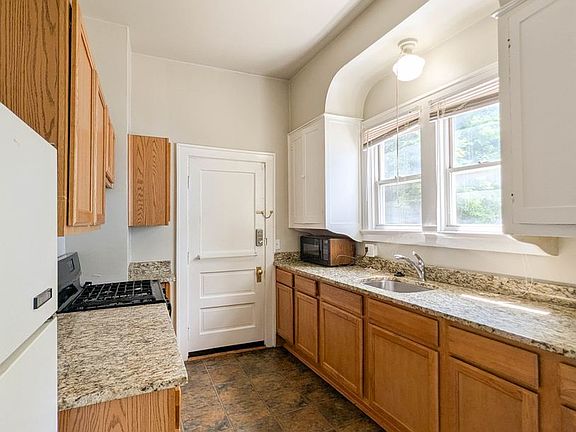5th image of 2322 Stratford Ave #1