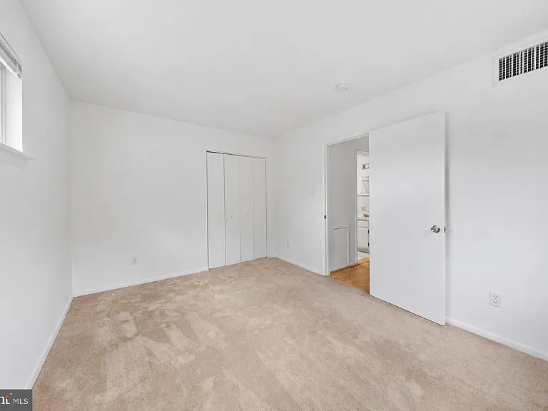 630 11th St NE #203 — Photo 12