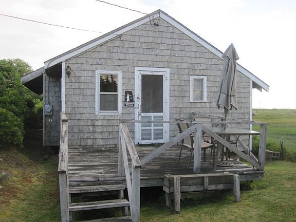Gable side with Deck