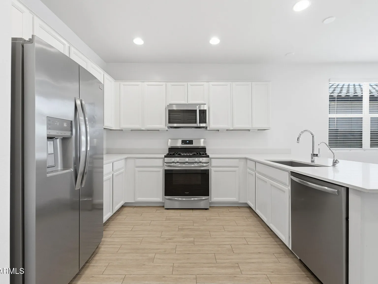 5 bed, 3.0 bath, 1956 sqft, $2,500 — Photo 4