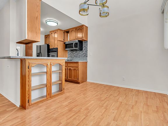 5th image of 6050 Canterbury Dr #1H-229