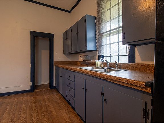 4th image of 281 E Madison St