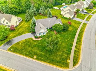 6861 Chestnut Hl, Victor, NY 14564