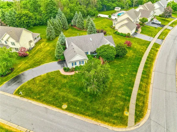 6861 Chestnut Hl, Victor, NY 14564