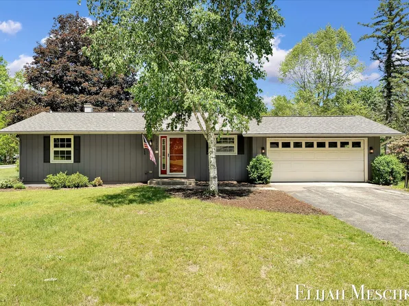 1239 103rd Ave, Plainwell, MI 49080