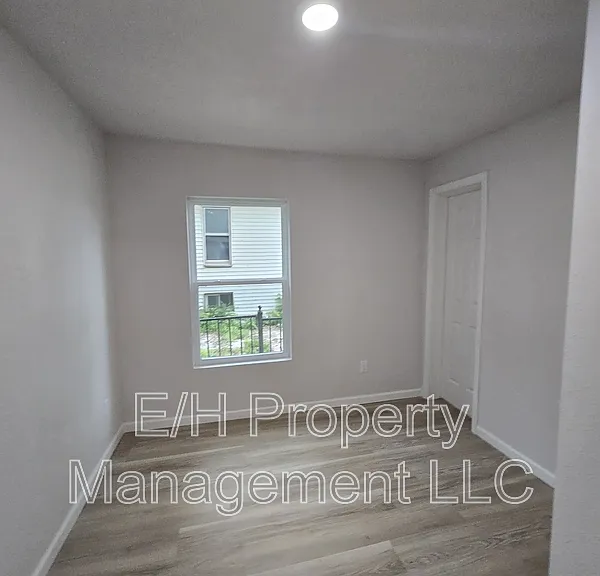 1031 New York St — Photo 10