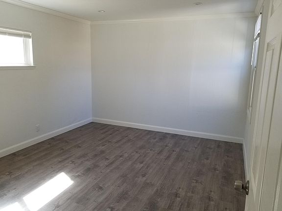 5th image of 9 Broadway St