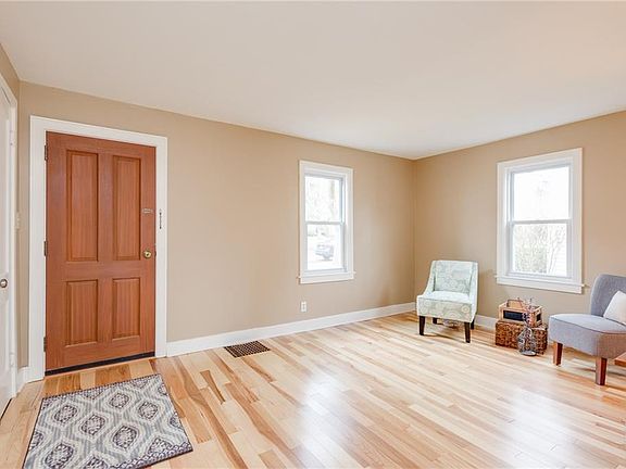 4th image of 302 Homewood Dr