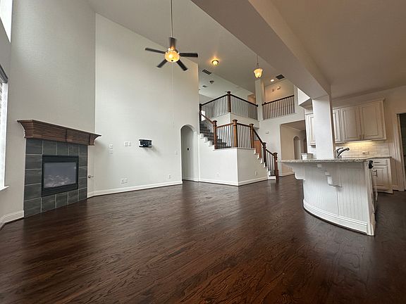 5th image of 2403 Cotillion Dr