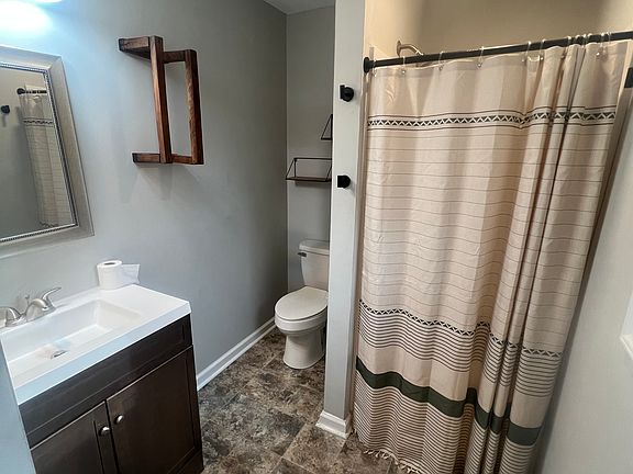 4th image of 130 Thompson Dr
