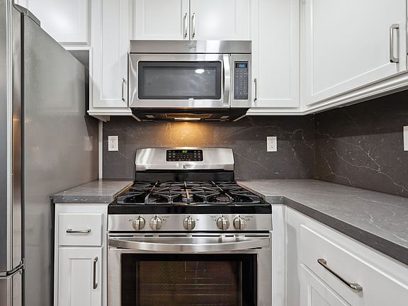3rd image of 542 Marble Arch Ave