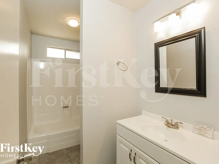 9631 N 35th Dr — Photo 16