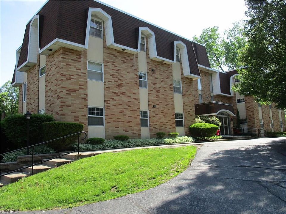 1st image of 924 Memorial Pkwy APT 102