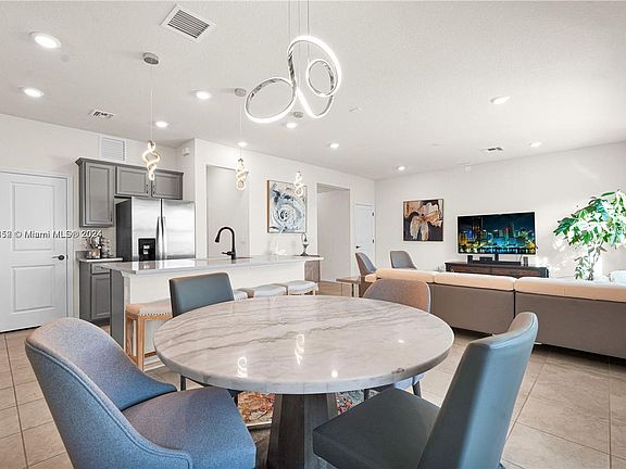 5th image of 5125 Eucalyptus Dr #5125