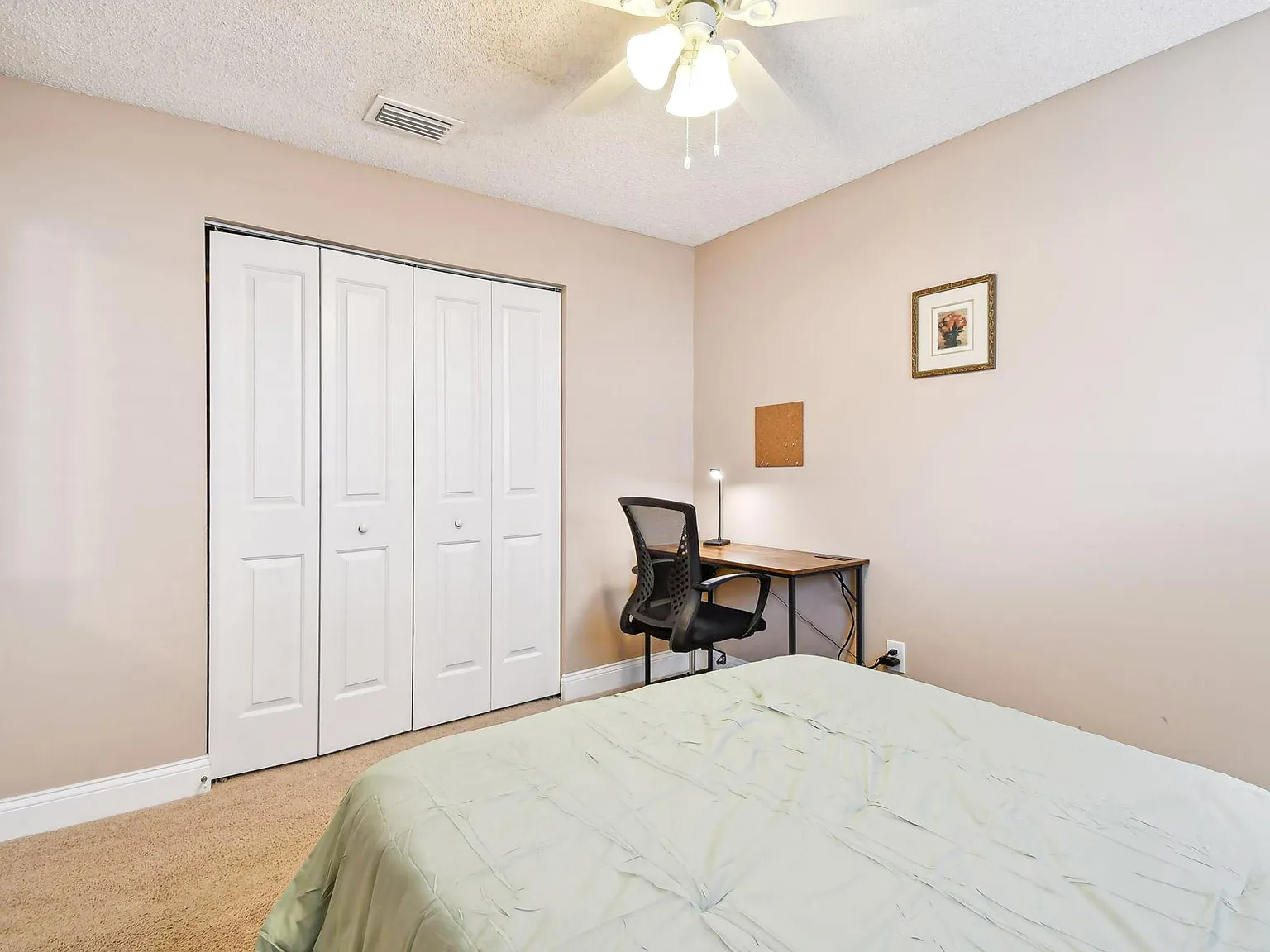 4 bed, 3.0 bath, 1876 sqft, $979 — Photo 2