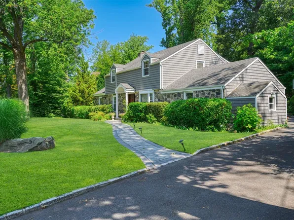 33 Meadow Woods Road, Great Neck, NY 11020