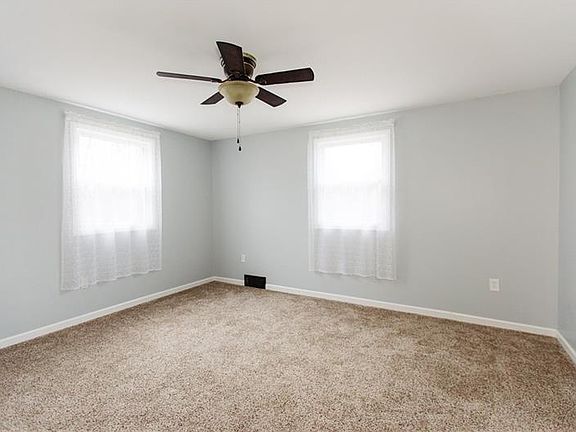 5th image of 225 E Hilltop Dr