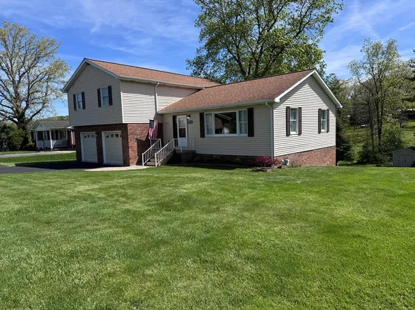 224 Lewis Dr, Daniels, WV 25832