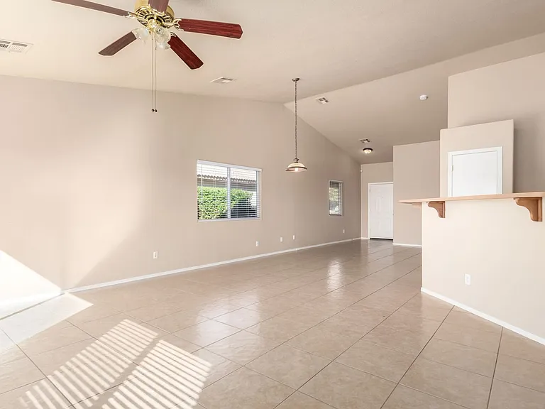 1621 E Ash Ave — Photo 7