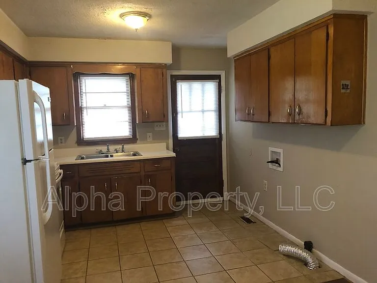 300 Amherst Dr #B — Photo 11