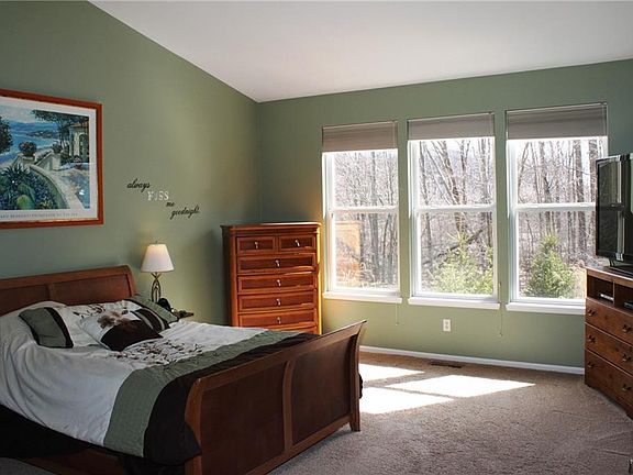 5th image of 281 Wilmington Dr