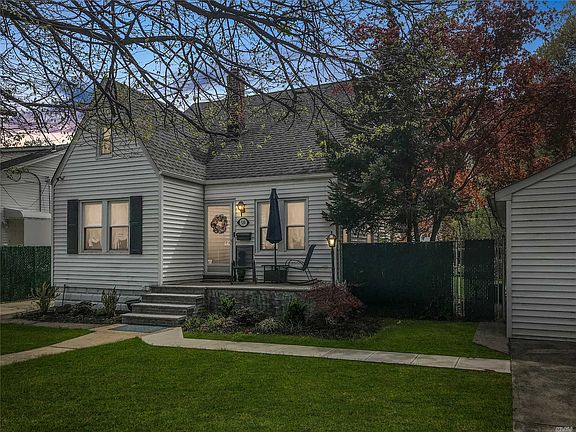 2nd image of 550 Linden St