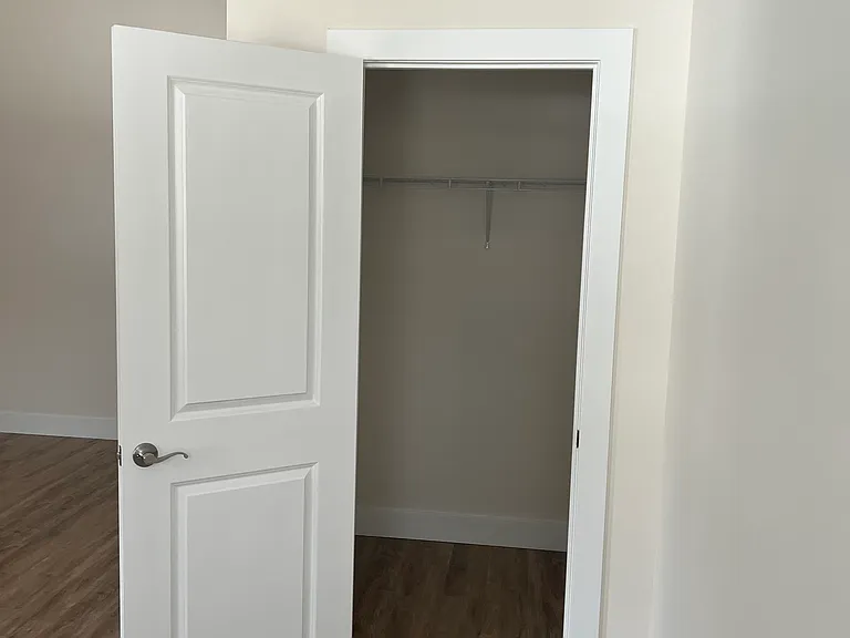 409 Court Yard Ln — Photo 10