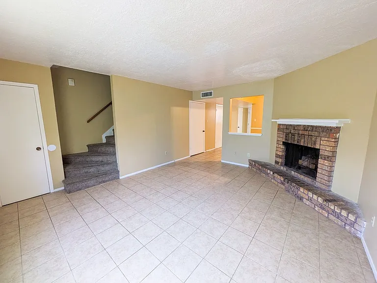2700 N 16th St #21 — Photo 3