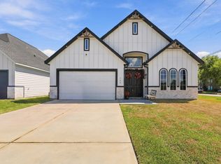 704 E Main St, La Porte, TX 77571