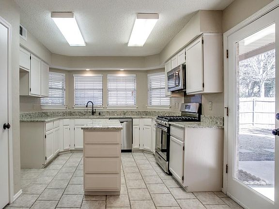 3rd image of 4338 Fairmont Dr