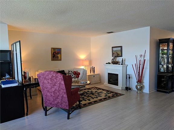 3rd image of 6075 Shore Blvd S APT 212