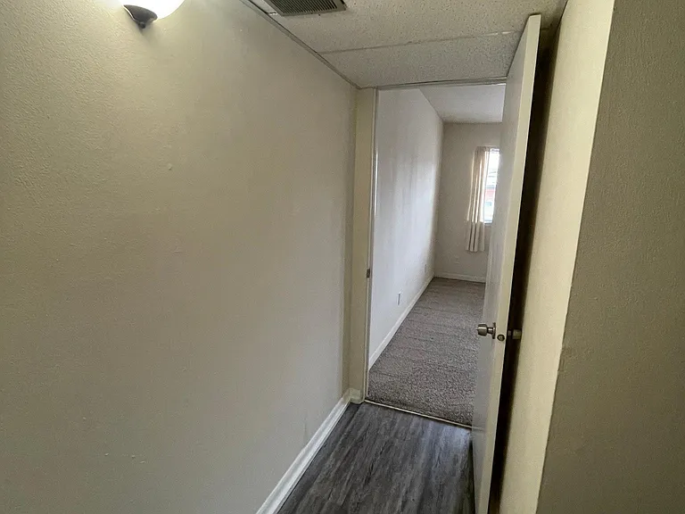 926 E Walnut St #12 — Photo 8