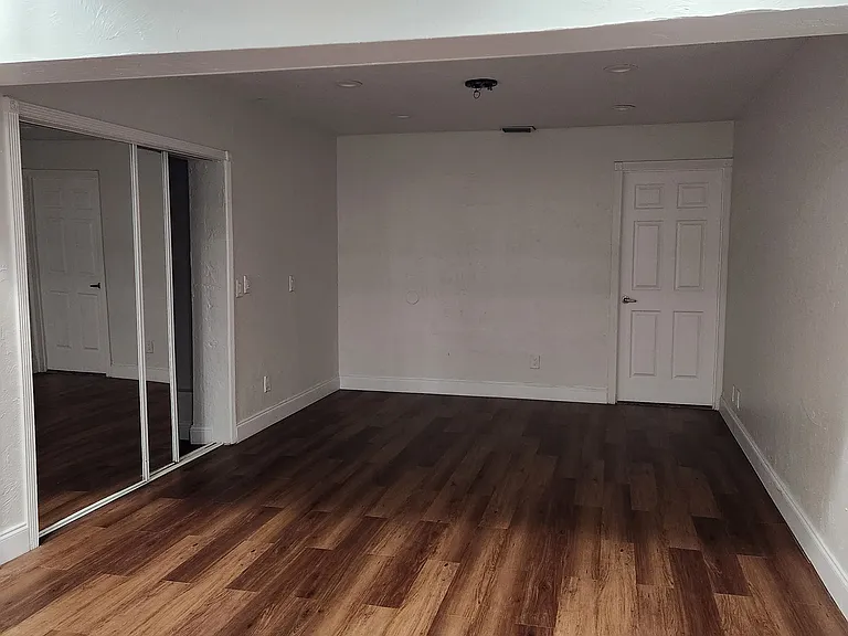 235 SW 10th Ave — Photo 10