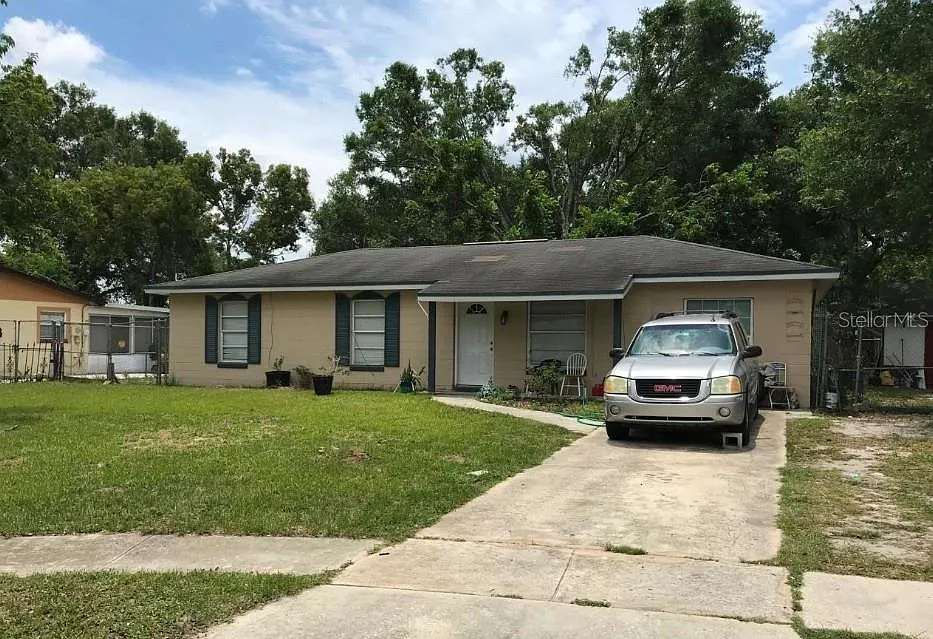 3 bed, 1.0 bath, 1000 sqft, $2,300 — Photo 1