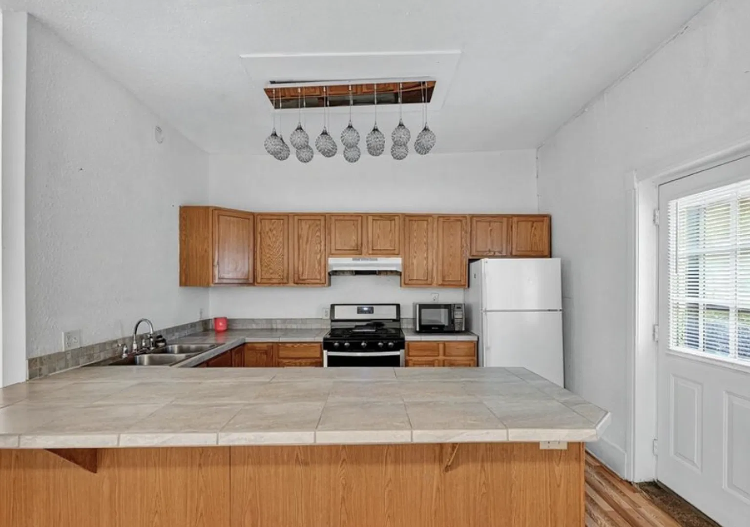 Charming half duplex in Sloane's Lake — Photo 4