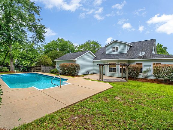 3rd image of 1121 Blackhawk Way
