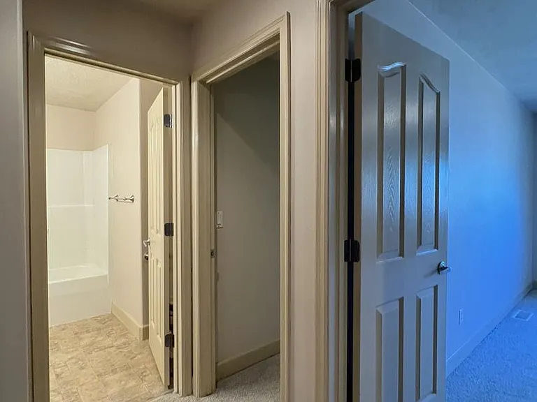 811 E Knoll Ct — Photo 31