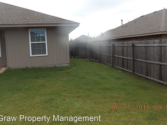 3rd image of 909 Cimarron Creek Dr