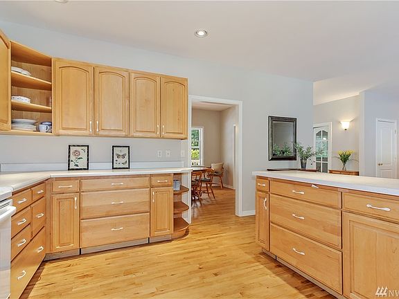 5th image of 8035 Sands Ave NE