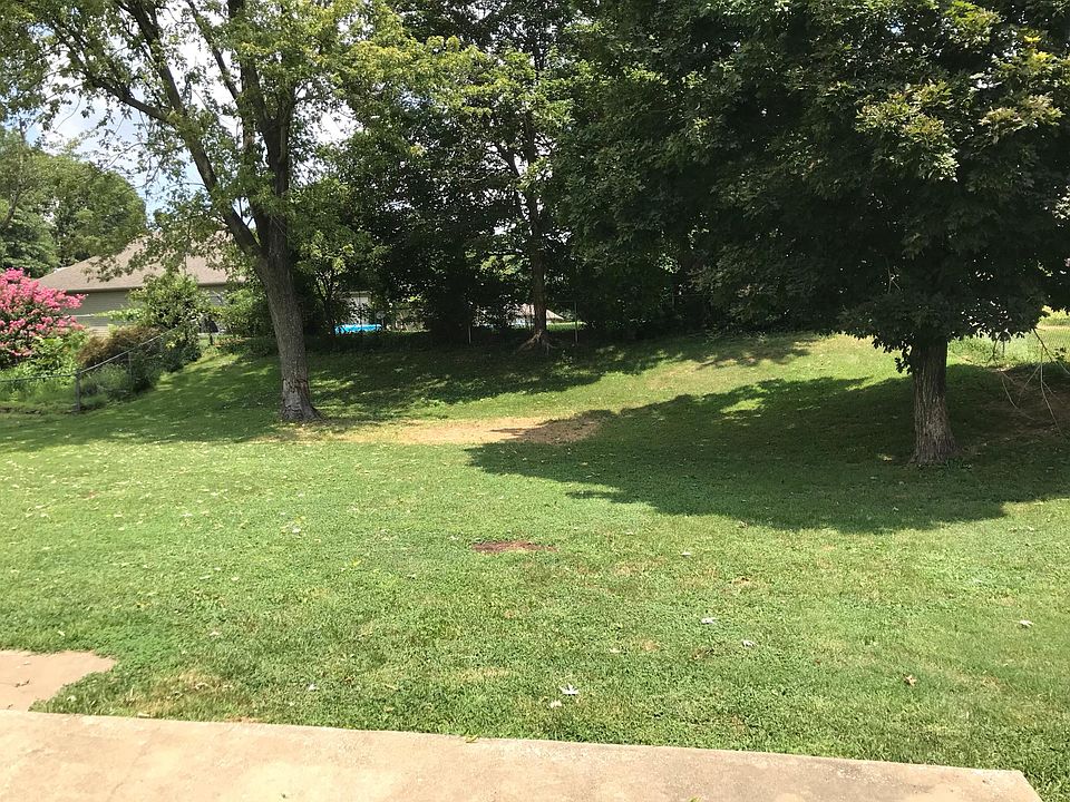 2nd image of 716 Corinne St