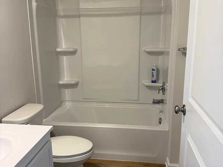 124 Essex Dr — Photo 19